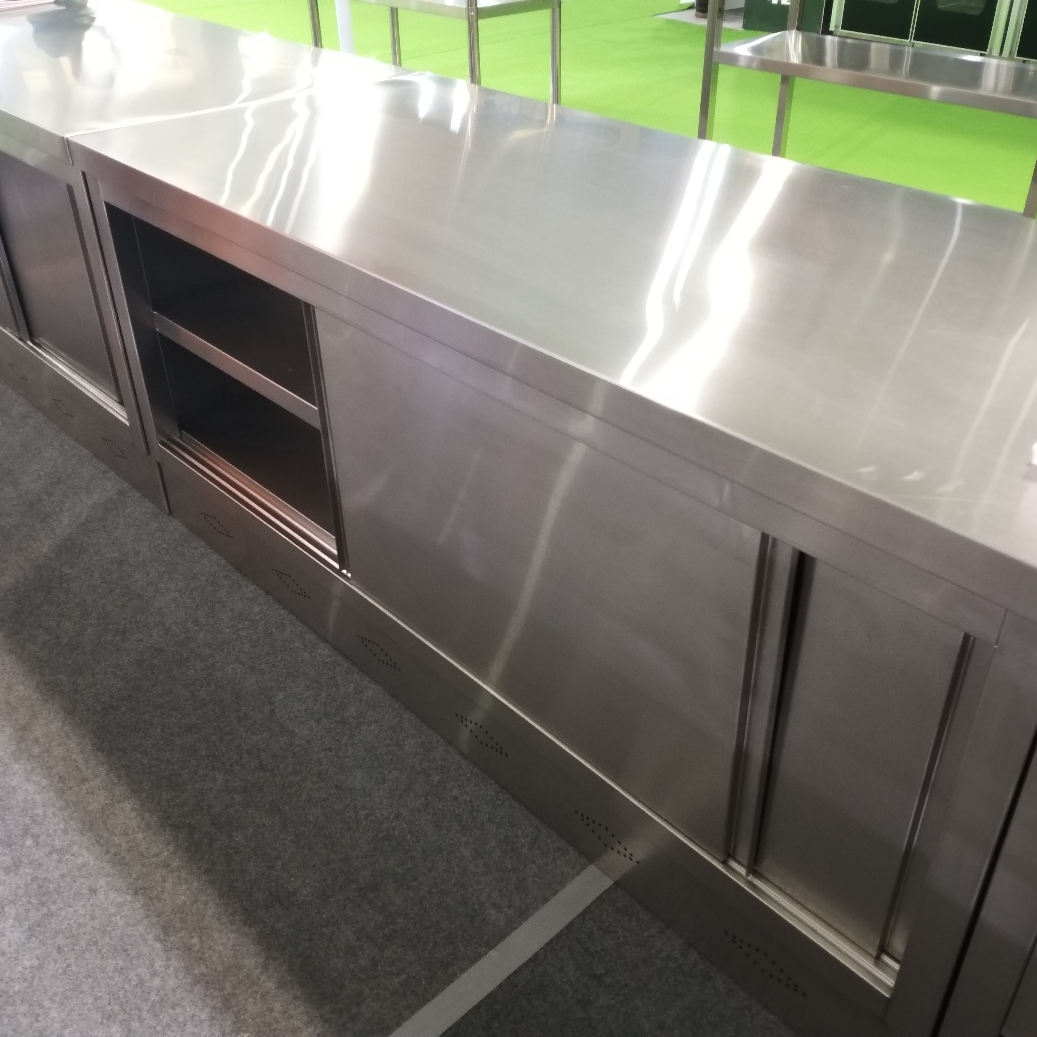 Commercial restaurant kitchen  – Commercial Kitchen Worktops recenzja i cena